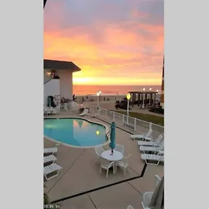 Oceanfront Studio: Boardwalk Retreat With Pool Virginia Beach
