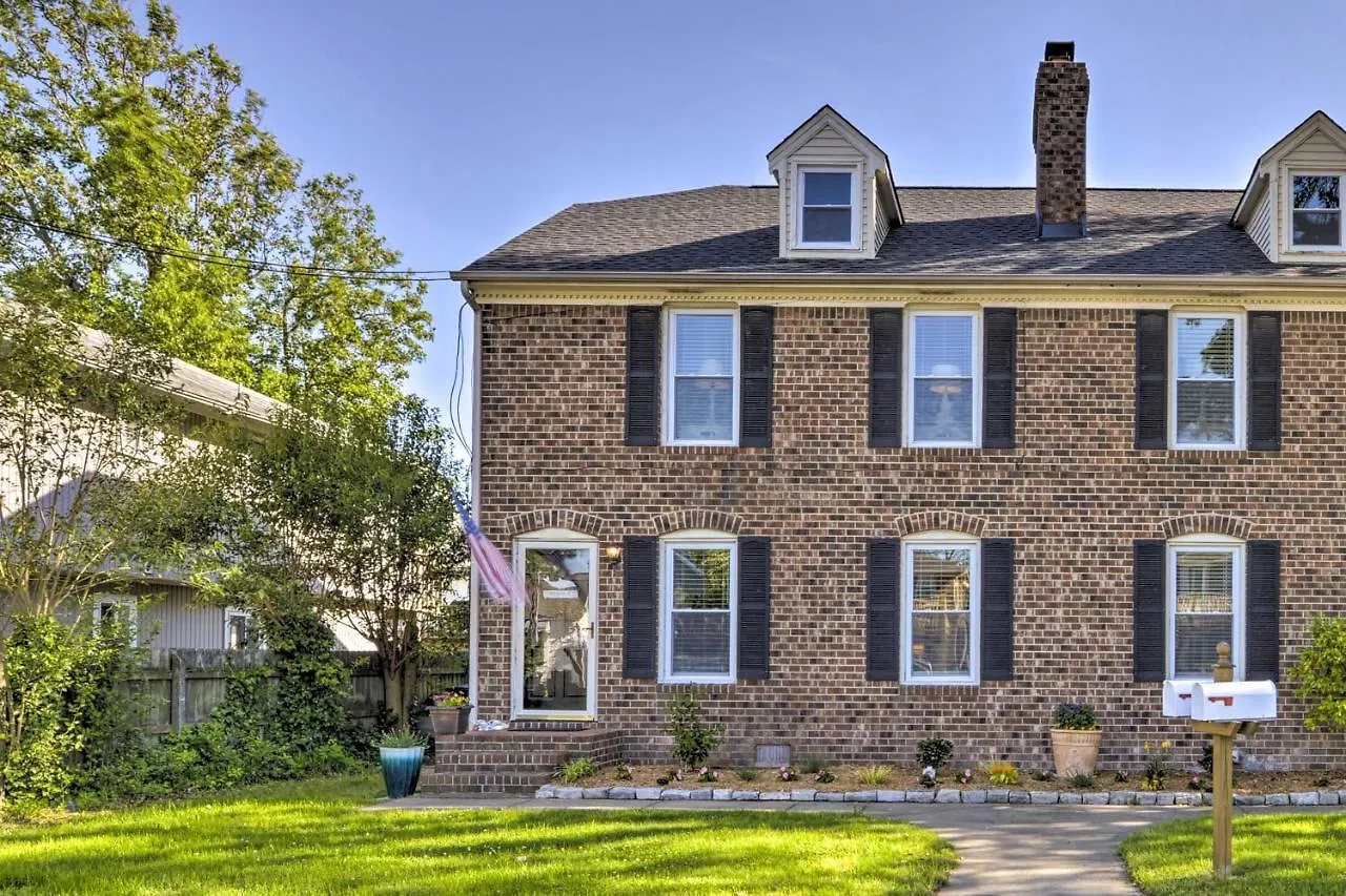 Holiday home Evolve High-End Home On Lake 1 Block To Coast!