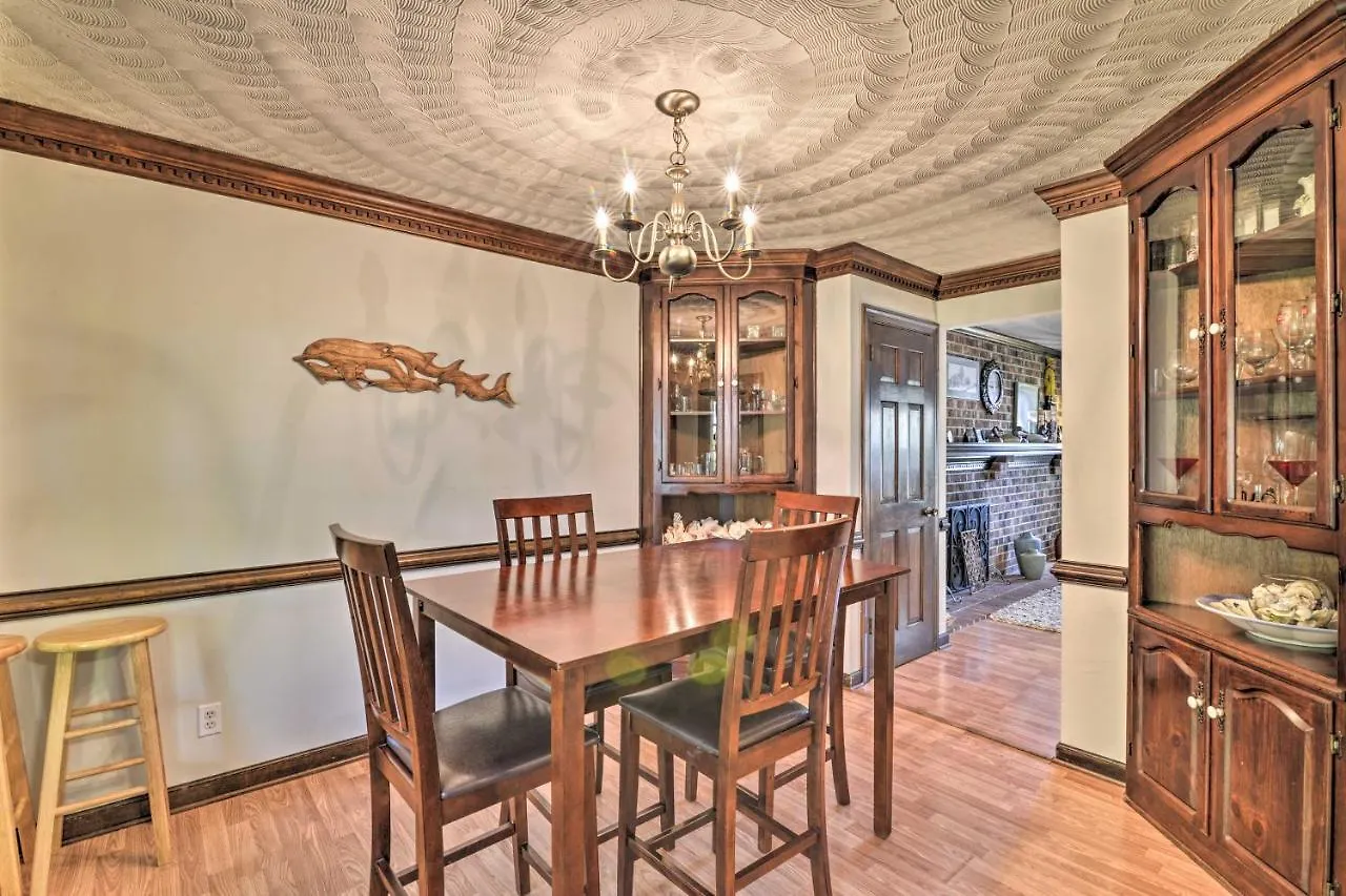 Evolve High-End Home On Lake 1 Block To Coast! 0*, Virginia Beach United States