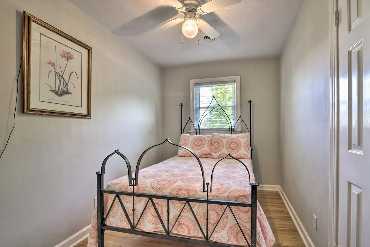 Holiday home Evolve High-End Home On Lake 1 Block To Coast!