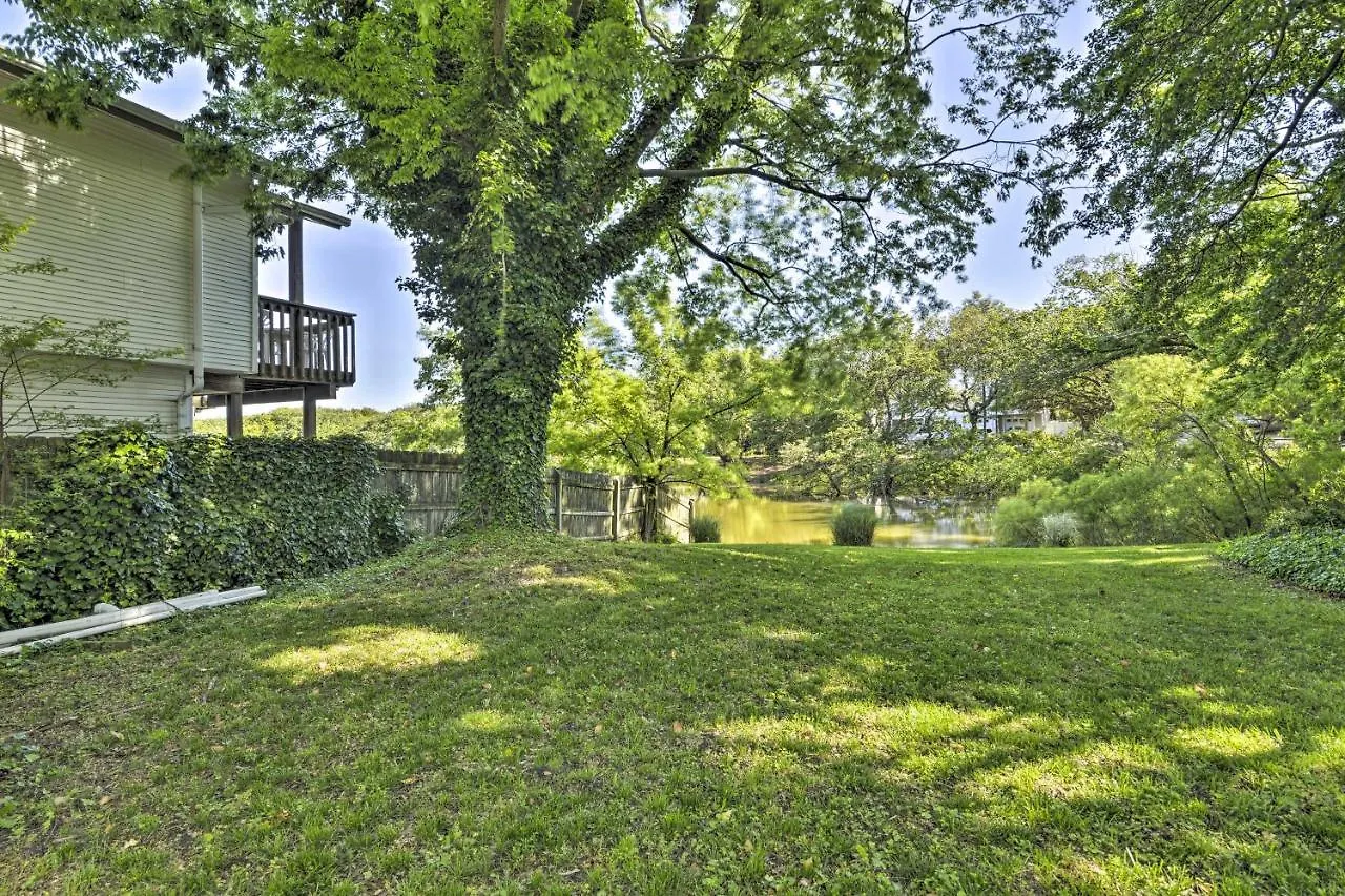 Evolve High-End Home On Lake 1 Block To Coast! Holiday home