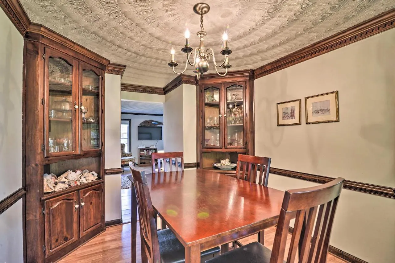 Evolve High-End Home On Lake 1 Block To Coast!