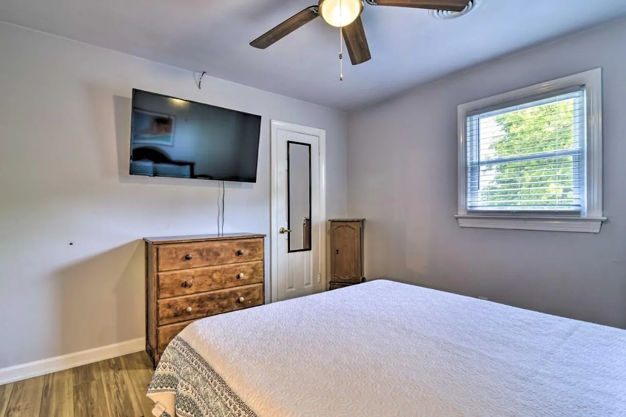 Evolve High-End Home On Lake 1 Block To Coast! 0*, Virginia Beach United States