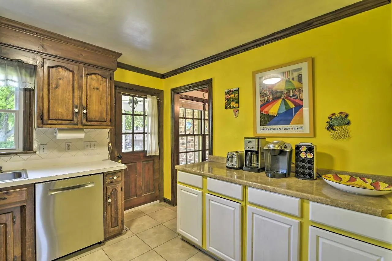 Evolve High-End Home On Lake 1 Block To Coast! Holiday home Virginia Beach